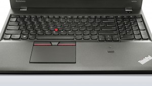 lenovo-laptop-mobile-workstation-thinkpad-w550s-keyboard-3 - Recenzje komputerów Podczas służbowych wyjazdów warto mieć przy sobie laptopa z niezbędnymi danymi, z możliwości dostępu do wszelkich informacji, przeglądania Internetu czy choćby w czasie odpoczynku obejrzeć film, czy posłuchać muzyki, skontaktować się z bliskim itd