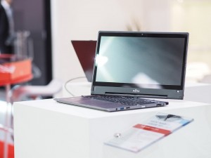 20150316-Fujitsu-CeBIT2015-LIFEBOOK-T935-006 - Recenzje komputerów Segment komputerów biznesowych stale się rozrasta