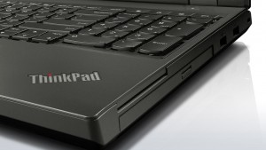 lenovo-laptop-mobile-workstation-thinkpad-w541-side-port-9 (1) - Recenzje komputerów Wygląd Lenovo ThinkPada W541 jest utrzymane w znanej użytkownikom stonowanej, biznesowej stylistyce