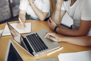 Thinkpady E14 to elegancja godna  laptopa klasy premium, przy zachowaniu optymalnej ceny